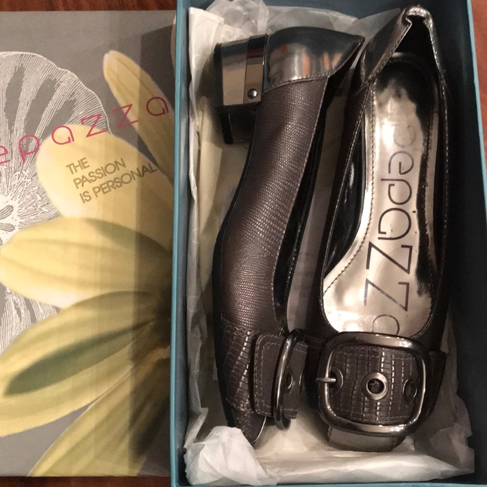 Women’s flats